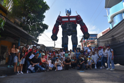 Figuras. La ruta está conformada por 16 años viejos gigantes.