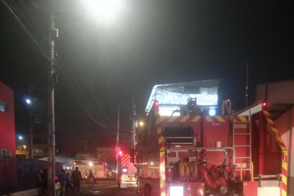 Ayuda. Un conato de incendio se registró la noche del domingo en Solanda.