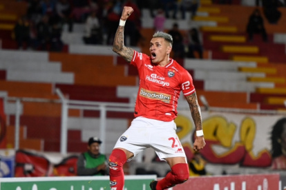 Carlos Garcés tuvo su primera experiencia internacional con un equipo en Cienciano de Perú