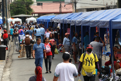 Informales. El corredor navideño operó durante diciembre en la Bahía.