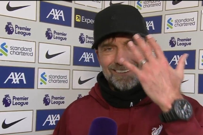 Jürgen Kloop técnico del Liverpool, y su cara de felicidad tras recuperar su anillo
