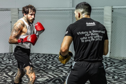 Chito se encuentra en campamento para la pelea de su vida.