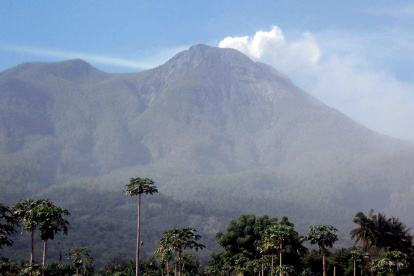 Actividad volcánica, en la Isla de Flores (Indonesia).