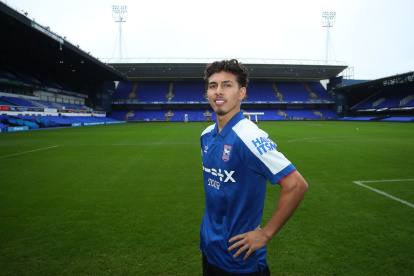Jeremy Sarmiento es presentado en Ipswich Town