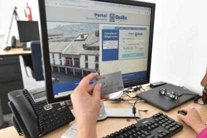 Los usuarios pueden realizar el pago con tarjeta de crédito o débito, banca en línea.