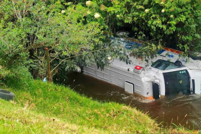 La ambulancia del IESS se dirigía a Cumbe a atender una emergencia médica coordinada a través del ECU911.