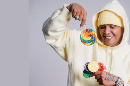 Darell tiene 33 años.