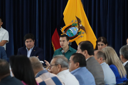 En su primera aparición, tras entregar las preguntas, el mandatario se mostro confiado del contenido de las mismas.