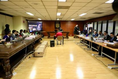 Fiscalía vincula a 8 personas a la causa por delincuencia organizada. Juez dictó prisión preventiva para 5 de los ahora procesados.