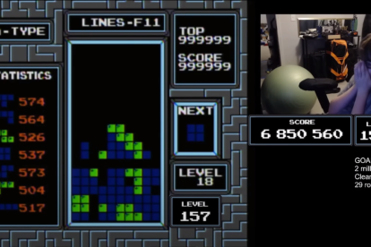 Blue Scuti - el competidor de tornamentos captó el momento que venció al código de Tetris