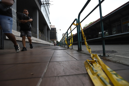 Clausura. El sello de clausura fue colocado el miércoles 3 de enero, pero la mañana del 4 ya no estaba y la cinta de peligro fue arrancada.