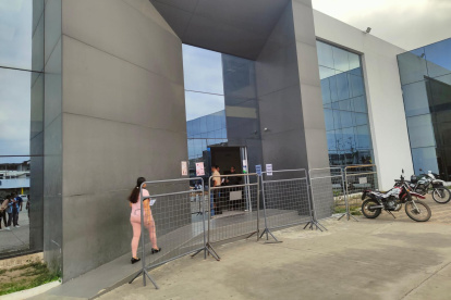 El fiscal del caso, Marcelo Vasconez, informó que el abogado de uno de los procesados solicitó más tiempo para ejercer la defensa técnica