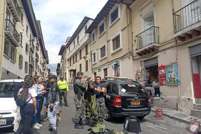 El explosivo fue dejado en el garaje de una casa.