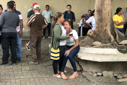 Acto. Familiares esperaban respuestas de especialistas.