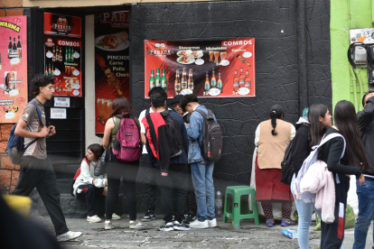 En los alrededores de la Universidad Central la música empieza desde las 09:00.