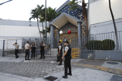 Al momento, la Policía Nacional se encuentra en el sitio levantando indicios balísticos.