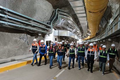 La ministra de Energía, Andrea Arrobo, realizó un recorrido por Toachi-Pilatón junto a asambleístas.