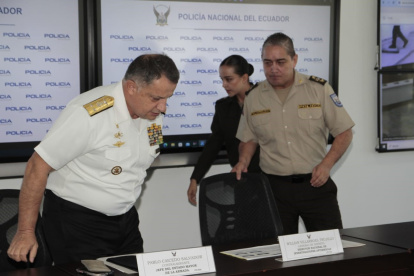 Anuncio. William Villarroel director Antidrogas de la Policía y Pablo Caicedo, jefe del Estado Mayor de la Armada.