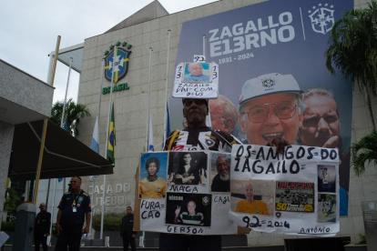 Los hinchas recordaron a Zagallo con fotos históricas de los momentos como futbolista y entrenador
