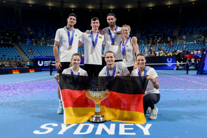 El equipo alemán celebra, tras remontar ante Polonia gracias a su triunfo en el encuentro de dobles que decidió todo.