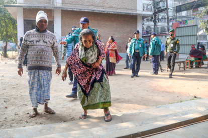 Votaciones. Miles de ciudadanos de Bangladesh salieron a las calles para ejercer su derecho al voto.