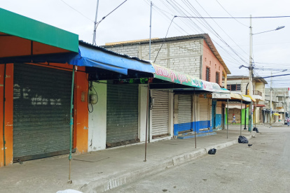 Los dueños de locales comerciales prefirieron cerrar para salvaguardar su integridad.
