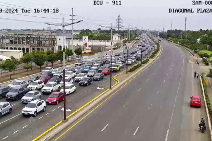 El carril son sentido sur a norte se encuentra congestionado.