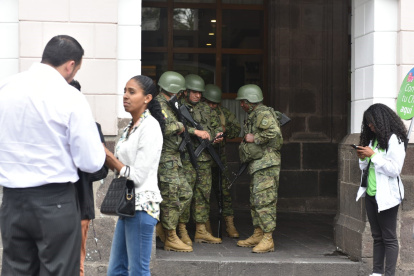 Vigilancia. La seguridad se reforzó en el Palacio de Gobierno.