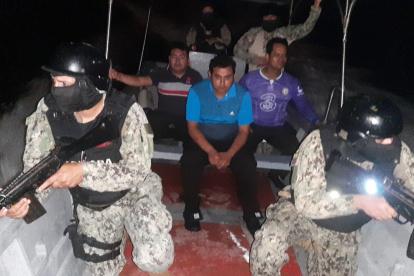 Policías liberados.