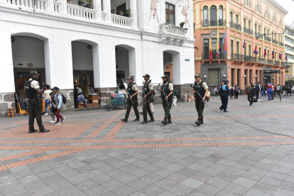 Vigilancia. Los patrullajes policiales y militares se reforzaron en distintos sectores de la ciudad
