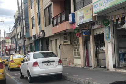 CIUDAD. Los centros de abastos atienden por una sola puerta de ingreso.