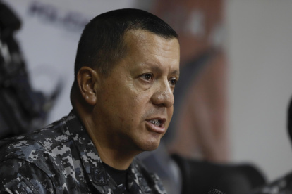 El comandante de la Policía Metropolitana de Guayaquil, general Víctor Herrera Leiva, habla en una rueda de prensa hoy, en Guayaquil (Ecuador).