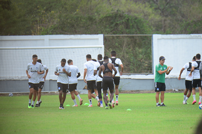 Los jugadores de Emelec se realizaron los chequeos médicos la mañana de ayer en el polideportivo de Los Samanes, al norte de Guayaquil.