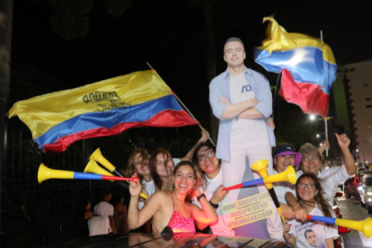 Daniel Noboa usó muñecos de cartón en su campaña electoral.