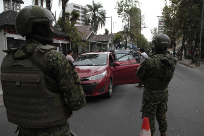 Operaciones. Miembros de Fuerzas Armadas han instalado puntos de controles móviles en distintos sectores.