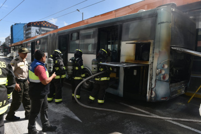 Trolebús se incendió.
