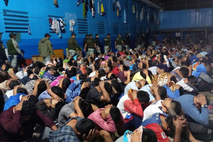 Fotografía cedida por el Instituto Nacional Penitenciario de Perú (INPE) de un operativo en la establecimiento penitenciario de Huanuco (Perú).
