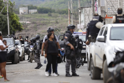 En horas de la tarde se efectúa un operativo policial en Socio Vivienda 2.