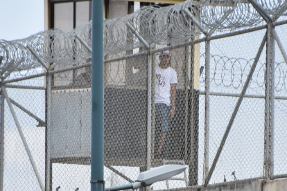 Guardia. En Machala, los reos ocupa un puesto de vigilancia que debe ser utilizada por guías penitenciarios, policías o militares. Un escenario similar se observa en otras provincias.