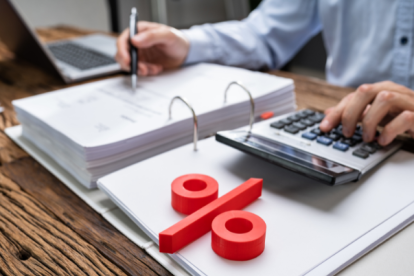 Referencial. El Gobierno plantea una alza al IVA del 12% al 15%.