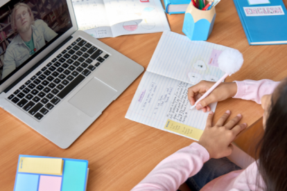 Referencial. Los estudiantes ecuatorianos deberán seguir estudiando desde sus casas.