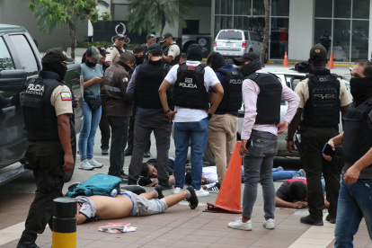 Varios de los detenidos en el operativo alrededor de TC Televisión el día del atentado terrorista.