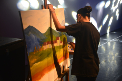 Pintura. Jóvenes y adultos proponen y plasman problemas sociales e ideas originales.