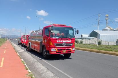 Los bomberos se encuentran en las cercanías del centro de privación de libertad.