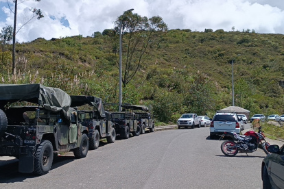 El los exteriores de la cárcel se mantiene un fuerte control policial.