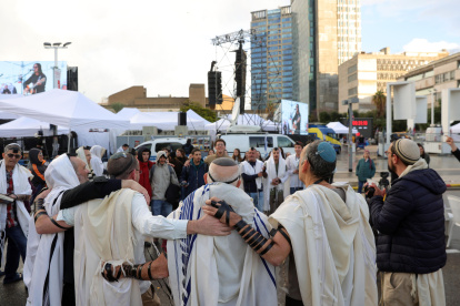 Tel Aviv. Cientos de personas piden el regreso de sus parientes.