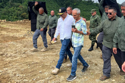 El presidente de Colombia, Gustavo Petro, recorrió la zona de los derrumbes este domingo 14 de enero.