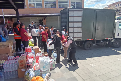 Recolección de víveres para ser entregados a las fuerzas del orden.