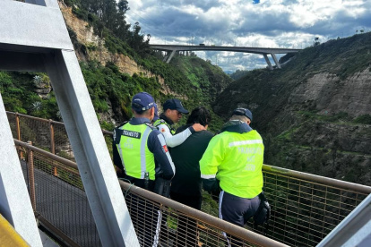 Un joven de 23 años quiso acabar con su vida, el motivo fue por problemas sentimentales.