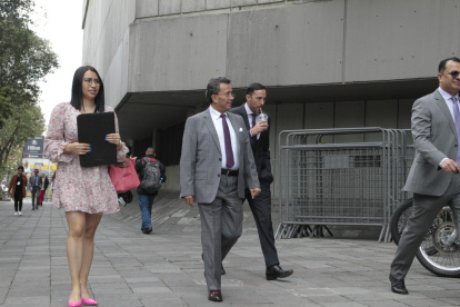 Diligencia. Roberto Guzmán, conjuez de la Corte Nacional de Justicia, acudió este lunes a la Fiscalía General.
